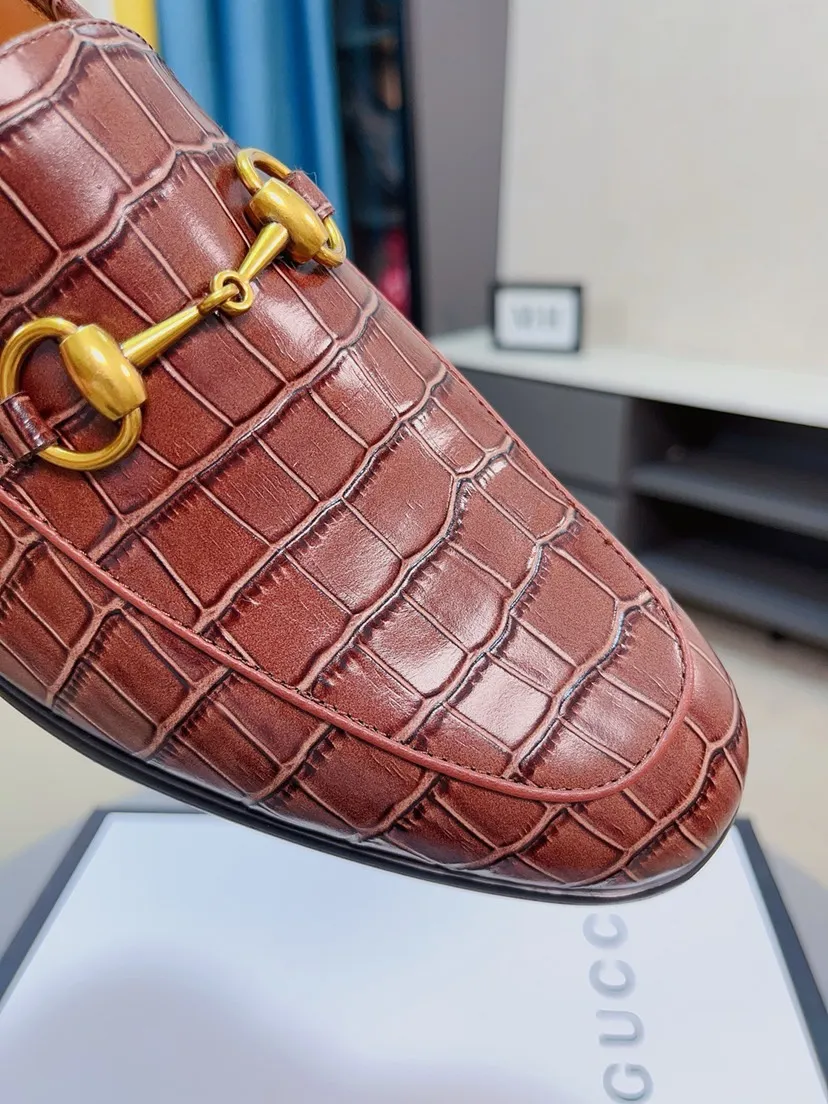 Men's shoes💰520🌸🌸【GUCCi】Original calfskin, water-dyed cowhide lining, original outsole, men's and women's fashion, formal casual leather shoes, slip-on men's and women's shoes series, young fashion, European and American trends, British style, random matching, comfortable feet, standard code: men's size 38-44 (45 can be customized)\nGrade: same style as the official website, original quality